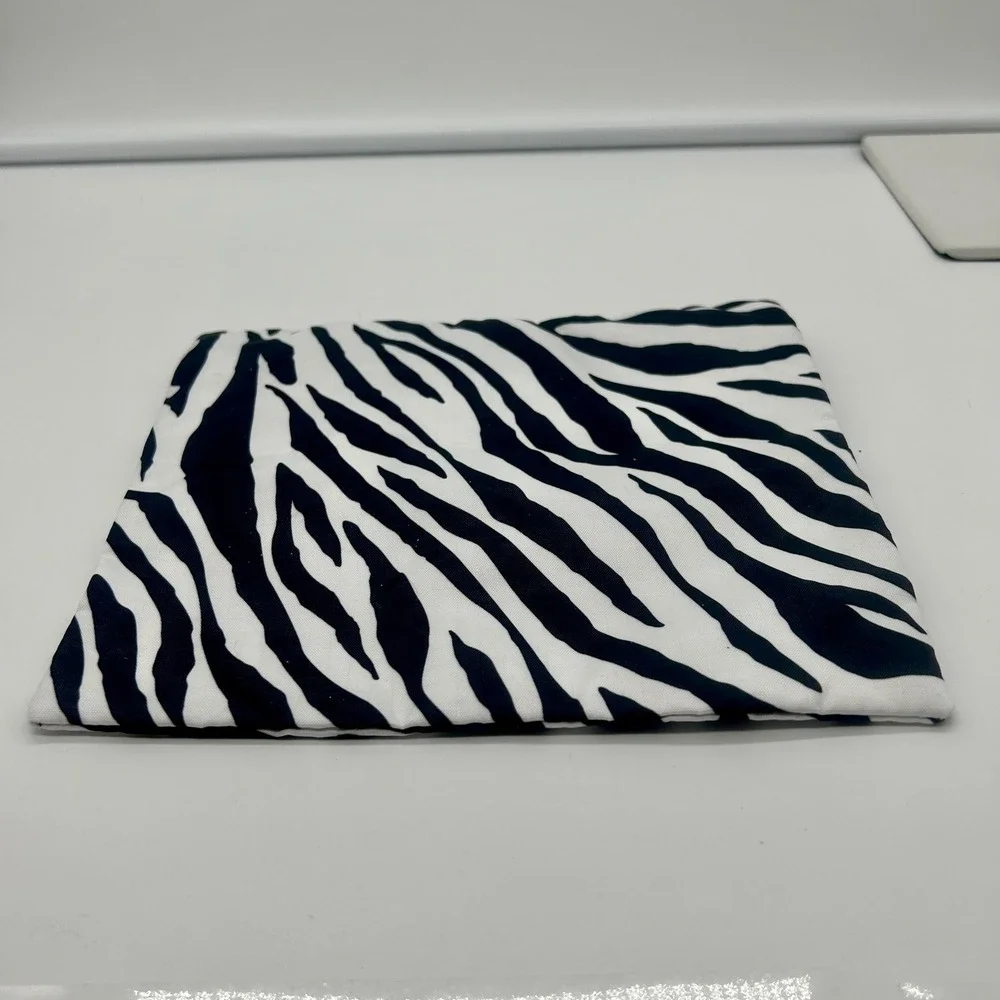 LeSportsac Zebra Print Nylon Cosmetic Pouch Black‎ White Zipper Travel Bag